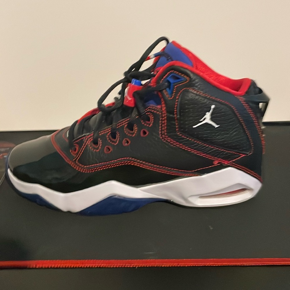 Jordan B loyal GS size 51/2 youth used